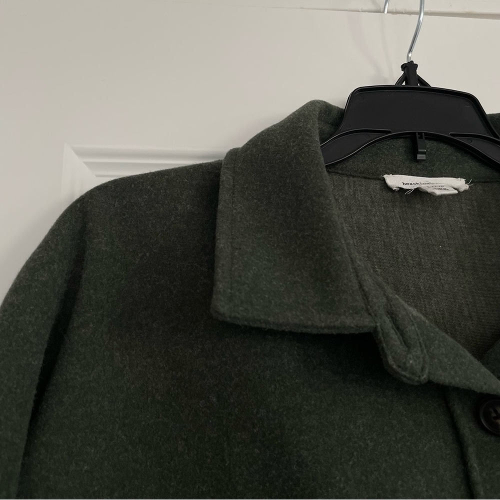 beachlunchlounge Dark Green Utility Shacket Jacket with Front Flap Pockets - Picture 4 of 8
